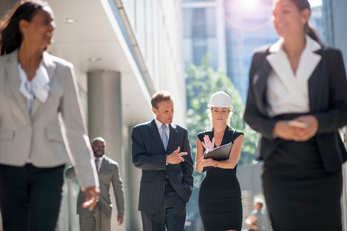 Accompagnement sur-mesure des candidats et entreprises Accompagnement sur-mesure des candidats et entreprises